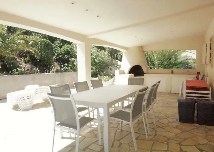 Les Myrtes فيلة لي إيسامبر